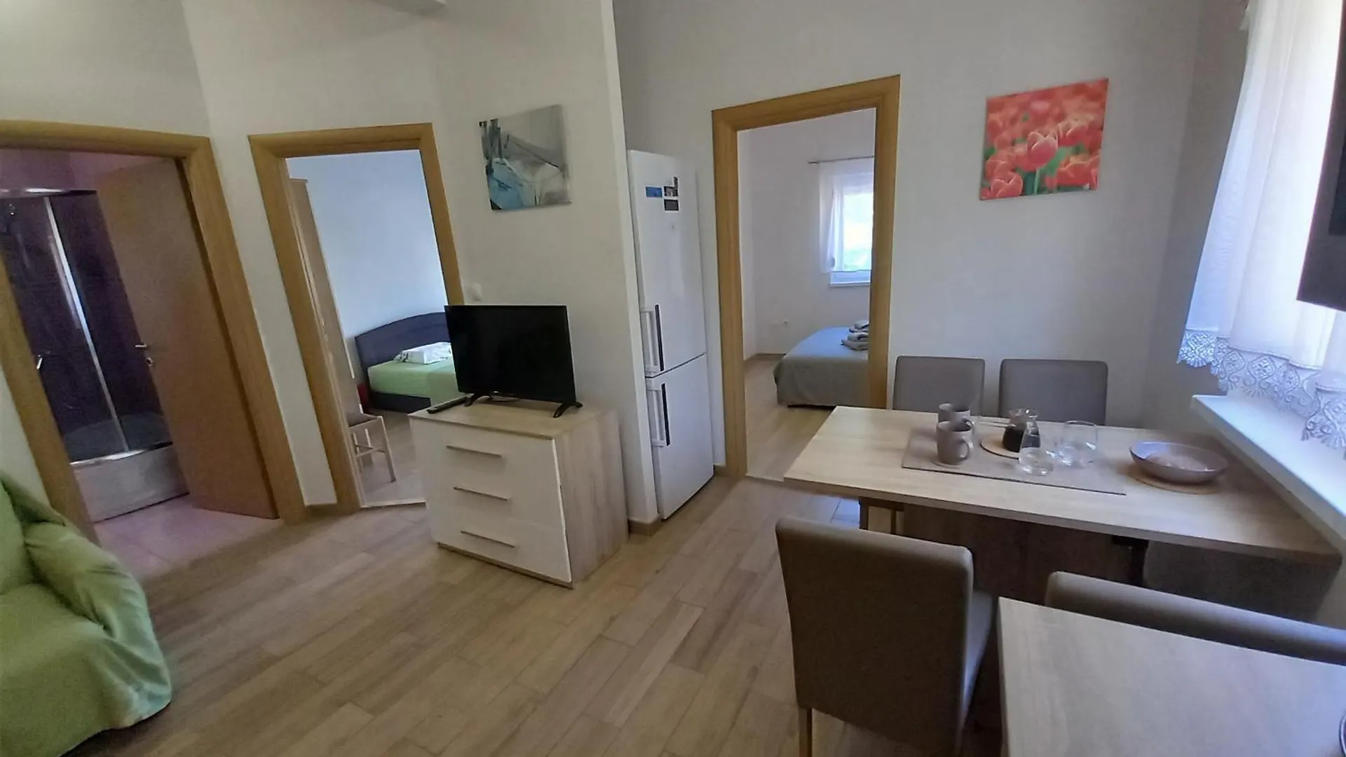 Apartment Jelena - Cozy Two Bedroom Apartment Only 70M From The Beach, Diklo - 자다르 0*,  크로아티아