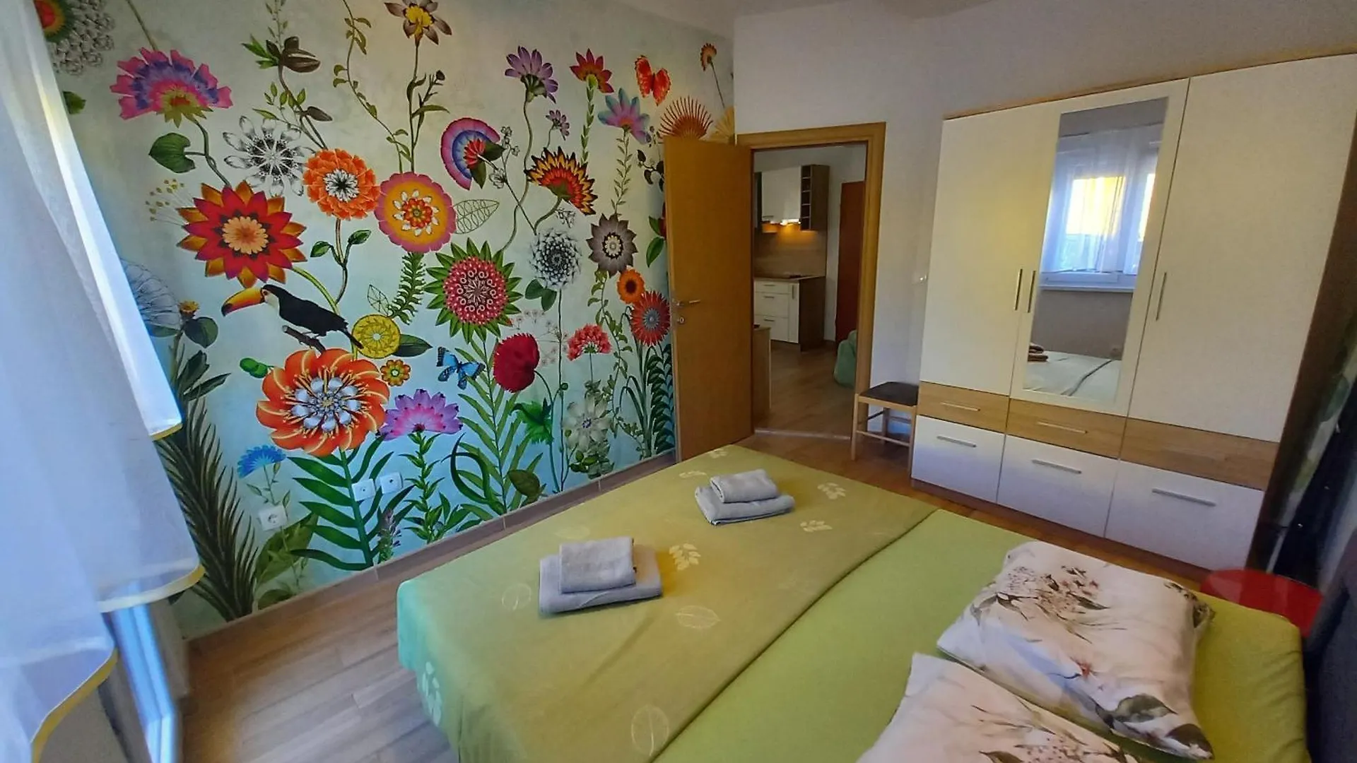 Apartment Jelena - Cozy Two Bedroom Apartment Only 70M From The Beach, Diklo - 자다르
