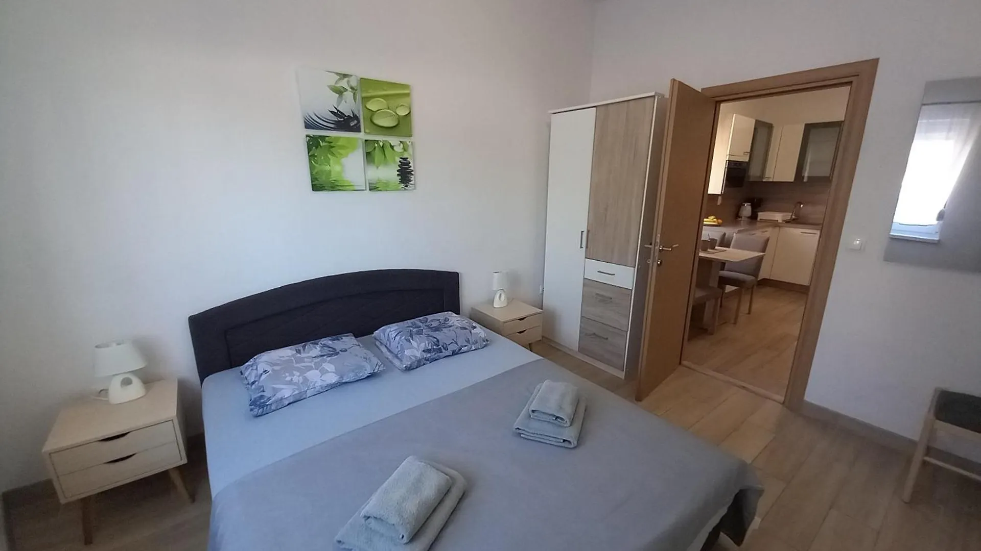 Apartment Jelena - Cozy Two Bedroom Apartment Only 70M From The Beach, Diklo - 자다르