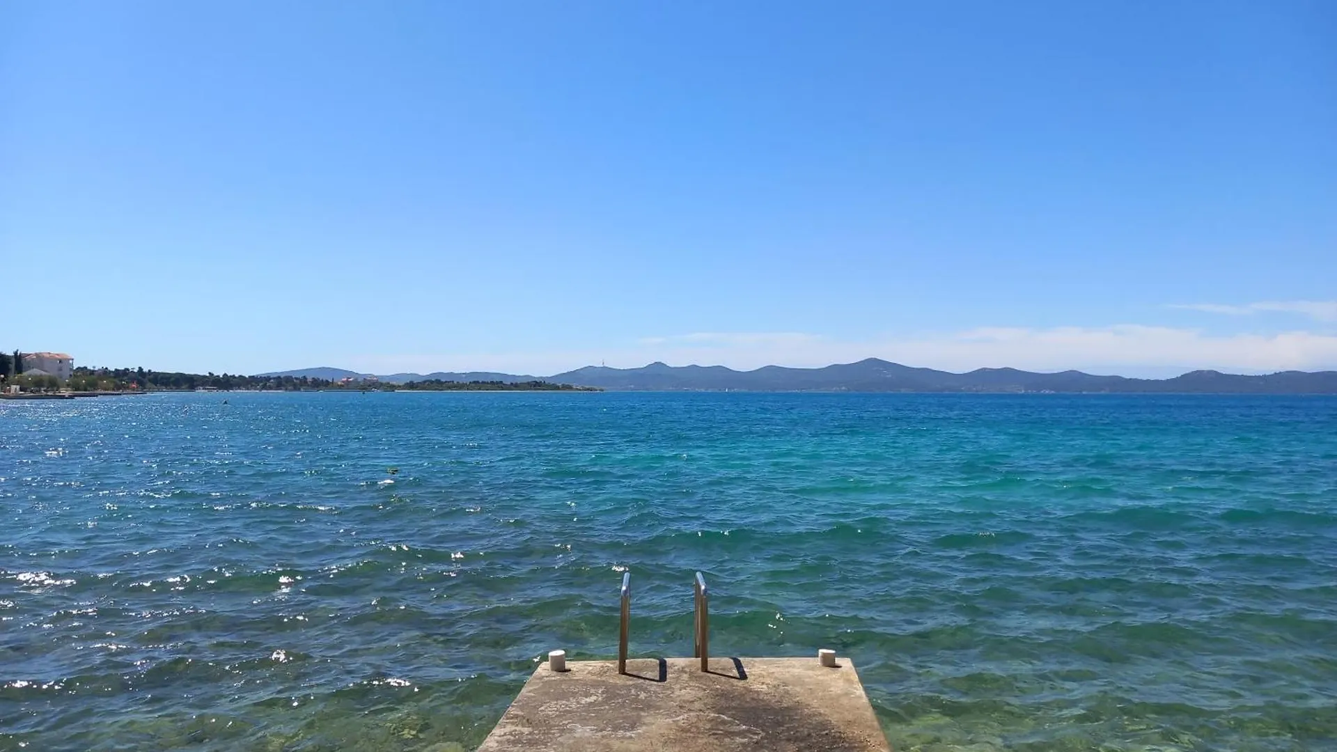 Apartment Jelena - Cozy Two Bedroom Apartment Only 70M From The Beach, Diklo - 자다르