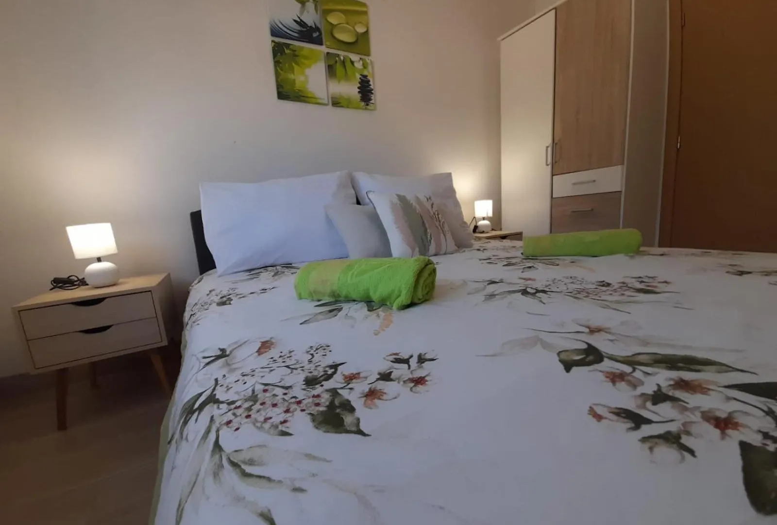 Apartment Jelena - Cozy Two Bedroom Apartment Only 70M From The Beach, Diklo - 자다르