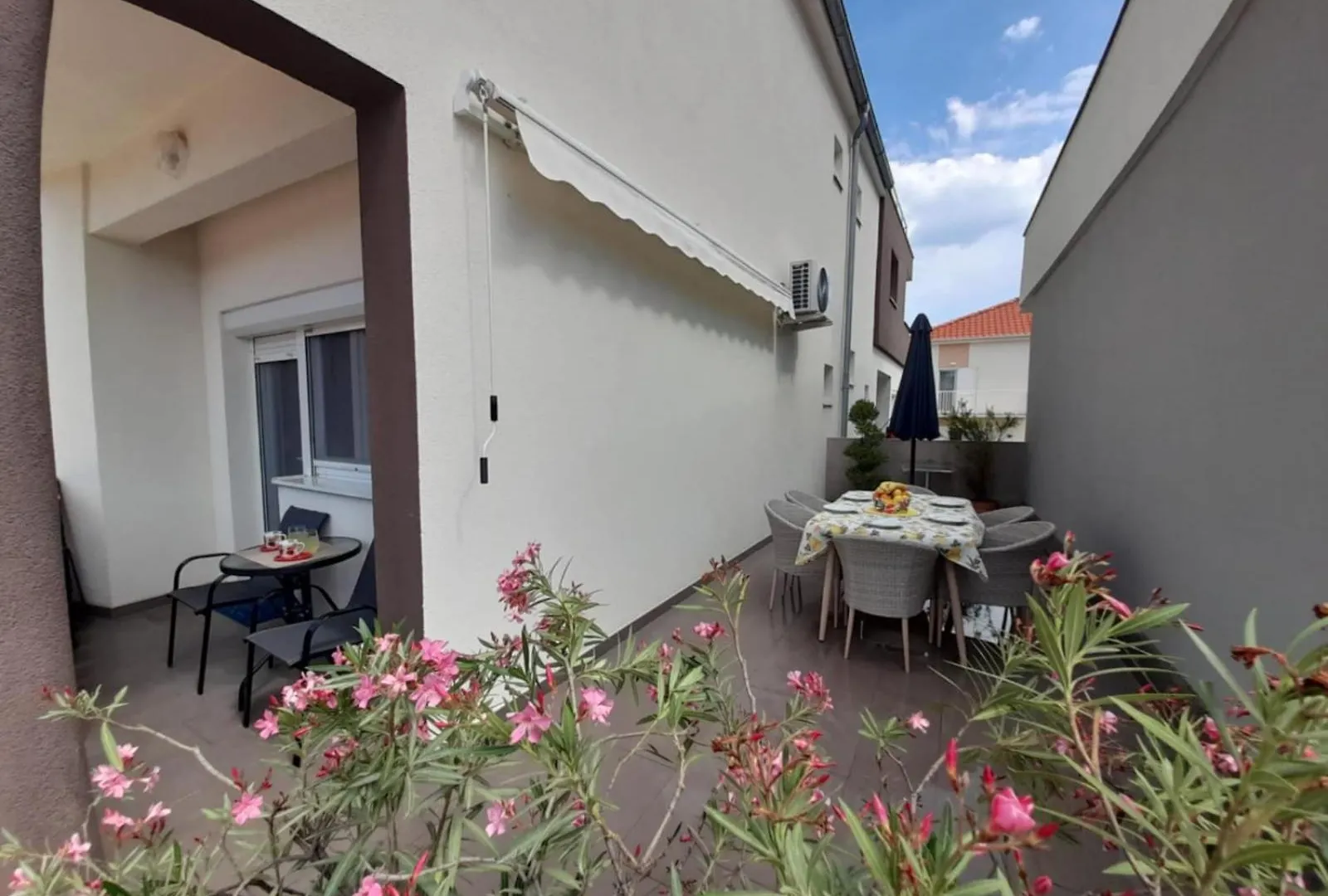 Apartment Jelena - Cozy Two Bedroom Apartment Only 70M From The Beach, Diklo - 자다르