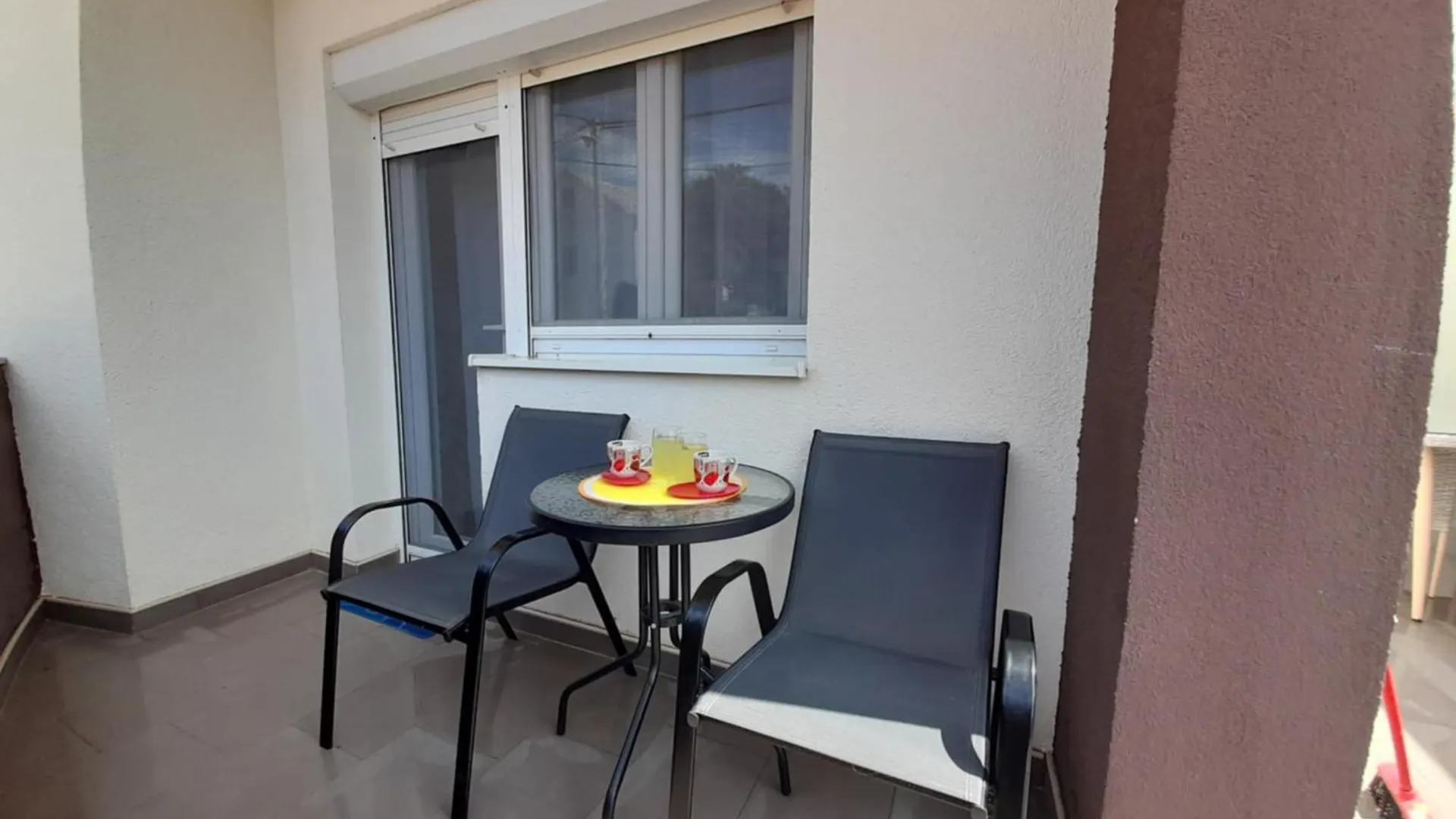 Apartment Jelena - Cozy Two Bedroom Apartment Only 70M From The Beach, Diklo - 자다르