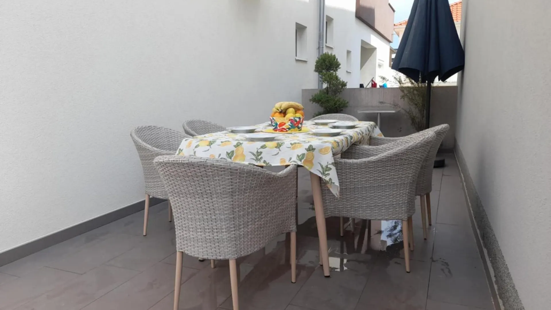 Apartment Jelena - Cozy Two Bedroom Apartment Only 70M From The Beach, Diklo - 자다르